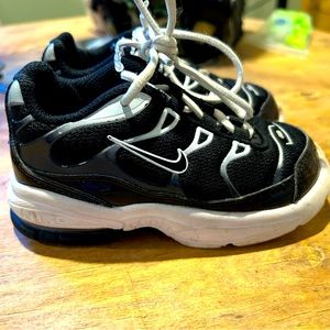 Toddler boy size 8 black Nike shoes